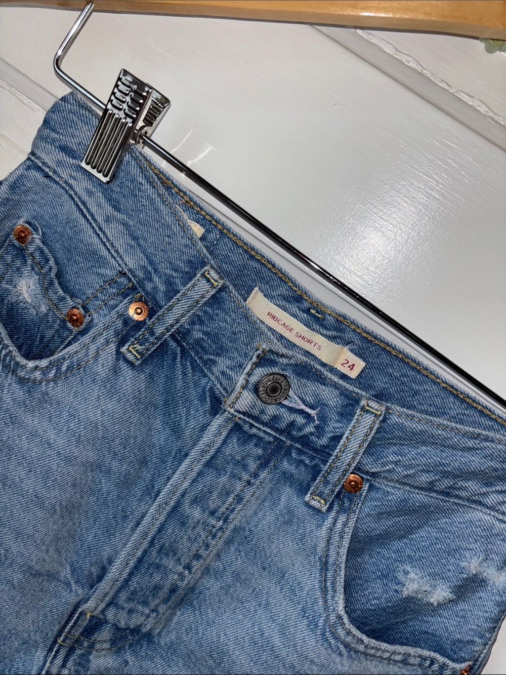 LEVI’S RIBCAGE HIGH RISE DENIM SHORTS - Picture 3 of 10